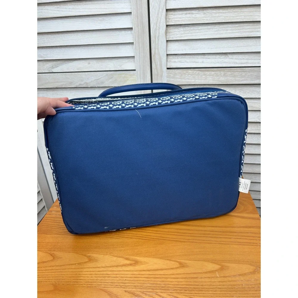 Temptations Insulated Casserole Carrier Old World Blue Floral Dish Picnic Travel